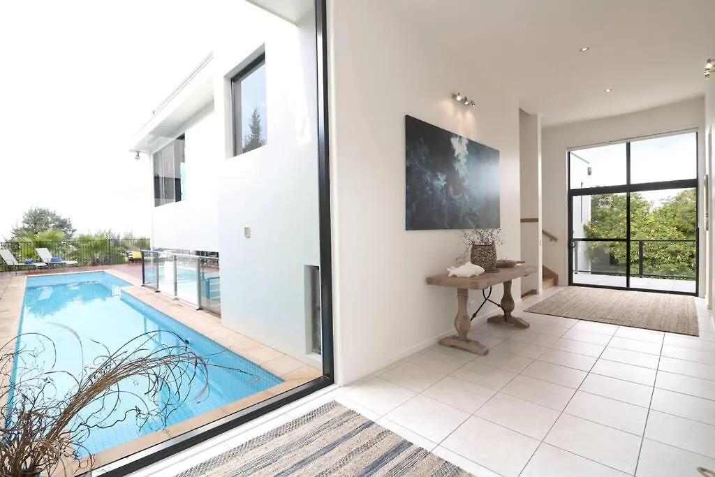 Holiday home Villa Paradiso - 5 Bed - Beach Access - Pool Tura Beach Australia
